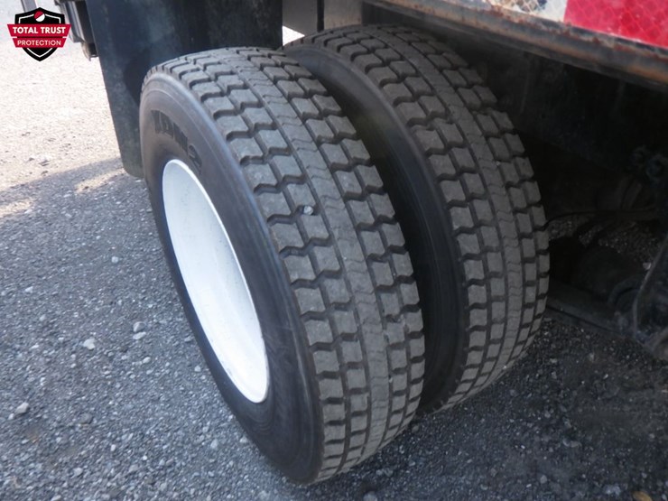 2020-freightliner-m2-106-image-5