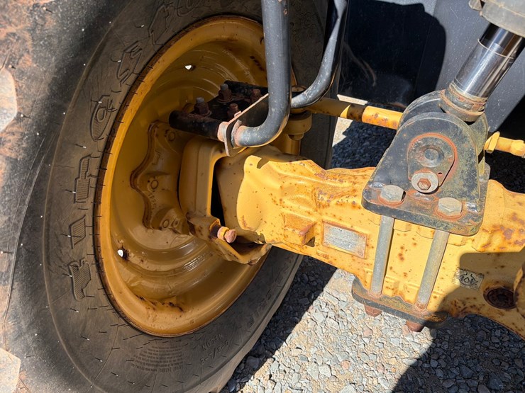 caterpillar-th360b-image-42