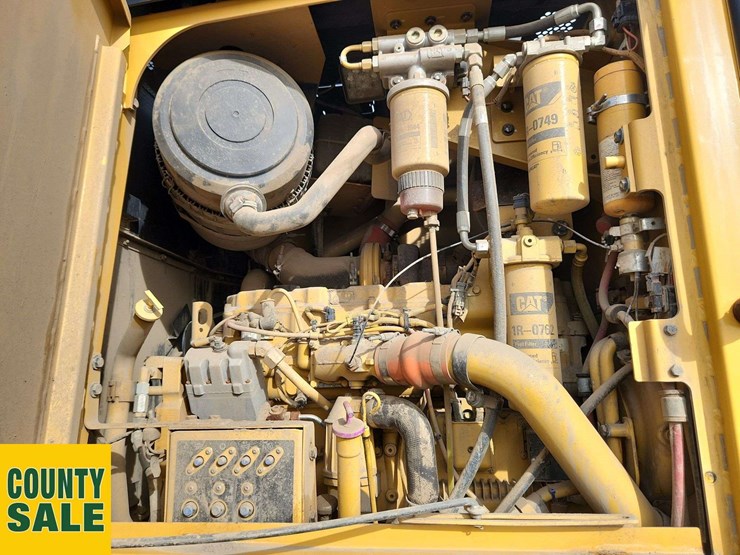 2015-caterpillar-140m-image-34