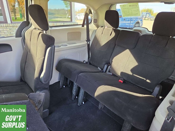 2012-dodge-grand-caravan-sxt-image-24