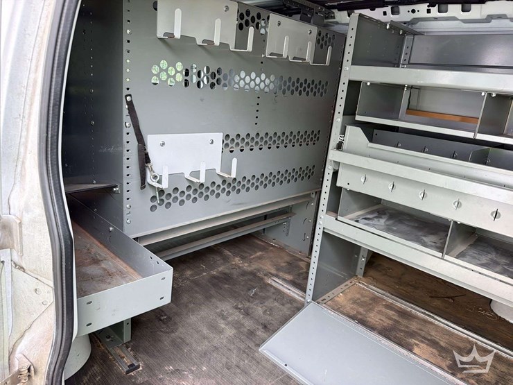 2018-chevrolet-express-2500-image-31
