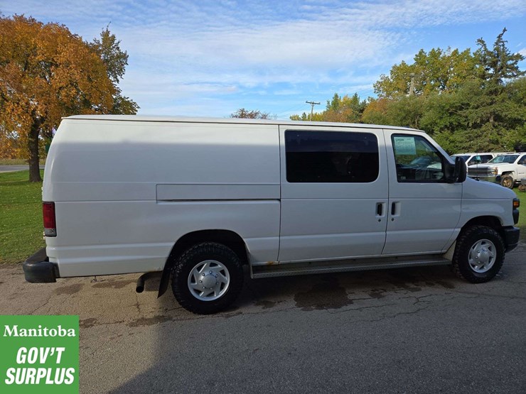 2013-ford-cargo-image-7