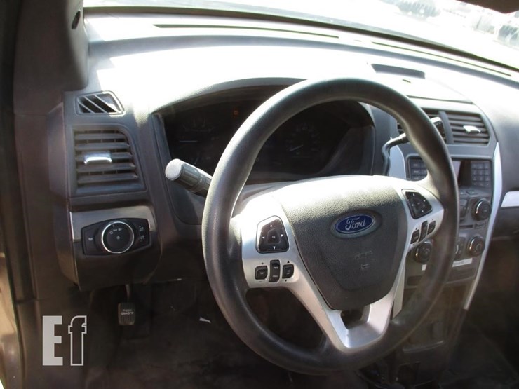 2015-ford-explorer-image-11