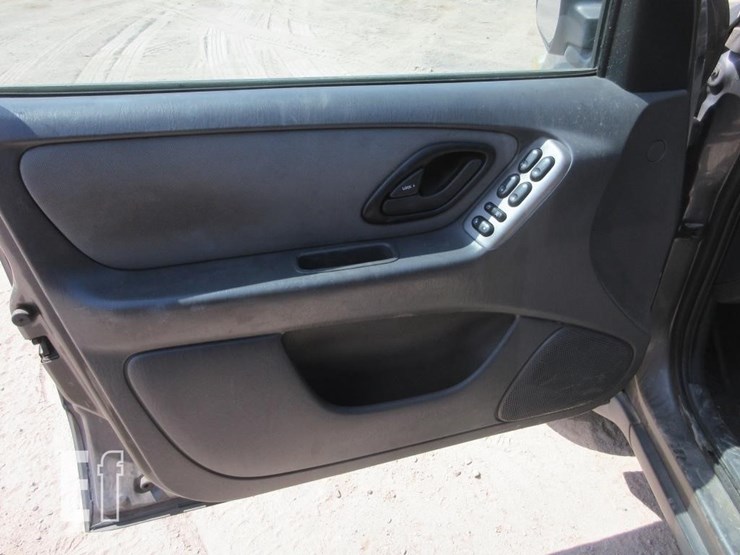 2005-ford-escape-xlt-image-11