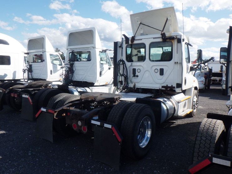 2017-freightliner-cascadia-113-image-5