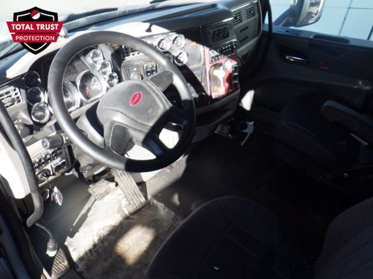 2019-peterbilt-579-image-17