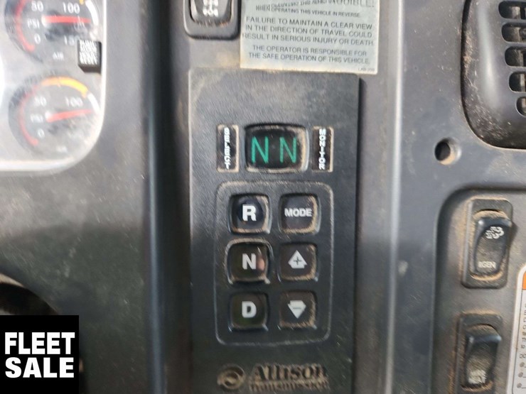 2016-freightliner-m2-106-image-24