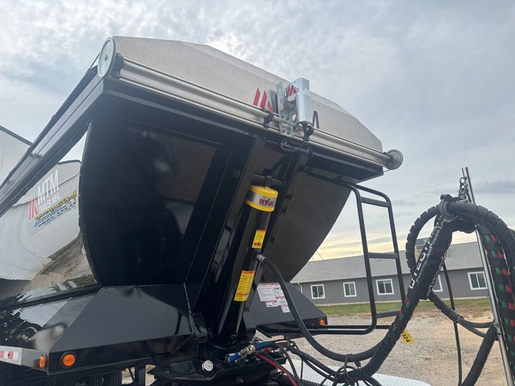 2025-axle-end-dump-image-6