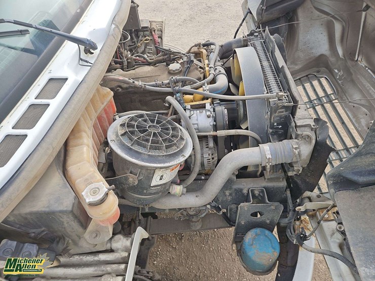 2005-freightliner-m2-106-image-32