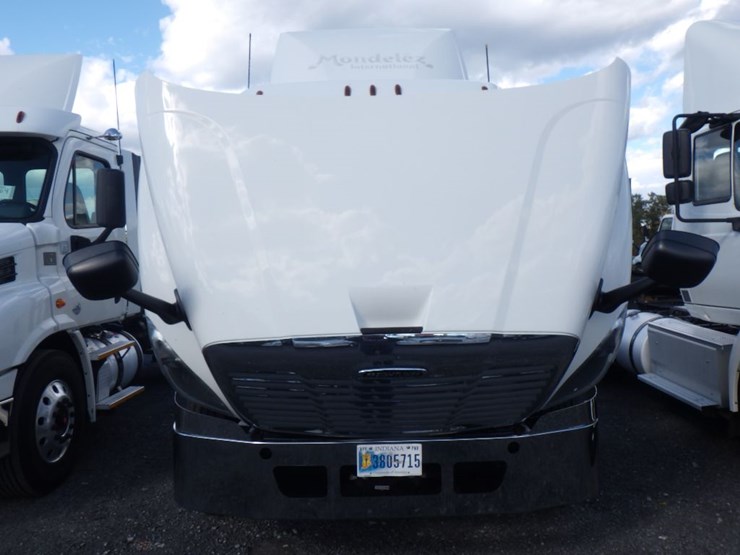 2017-freightliner-cascadia-113-image-18