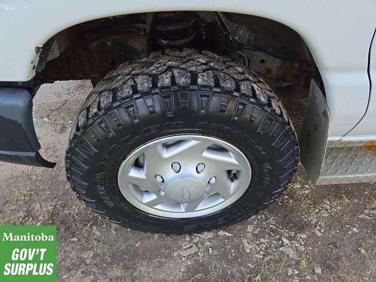 2013-ford-cargo-image-13