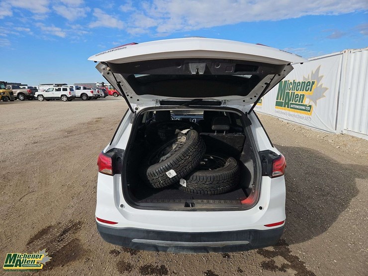 2022-chevrolet-equinox-image-11