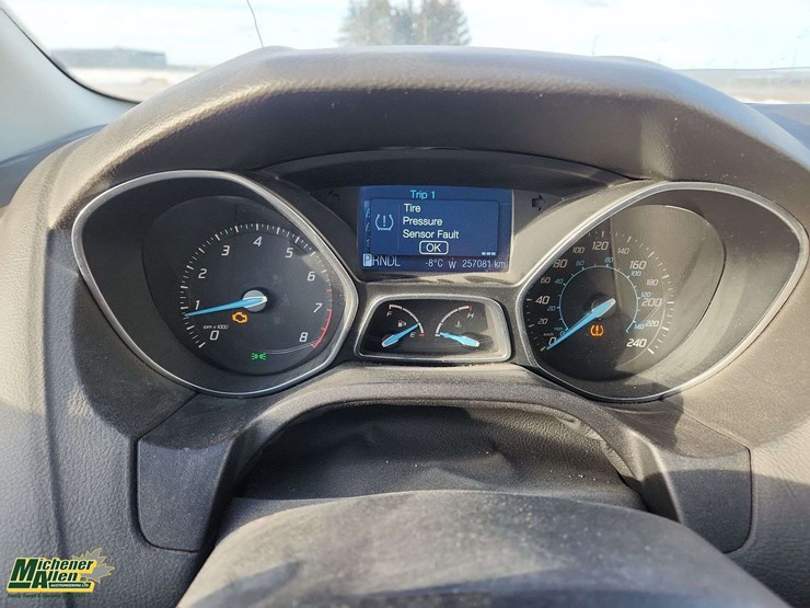 2012-ford-focus-se-image-19