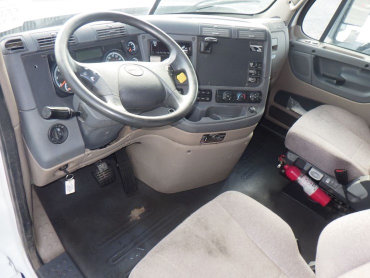 2018-freightliner-cascadia-125-image-16