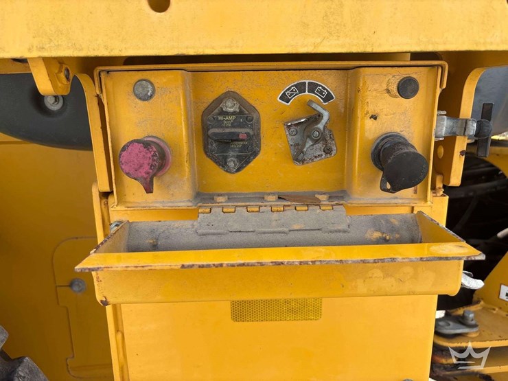 2017-deere-524k-image-34