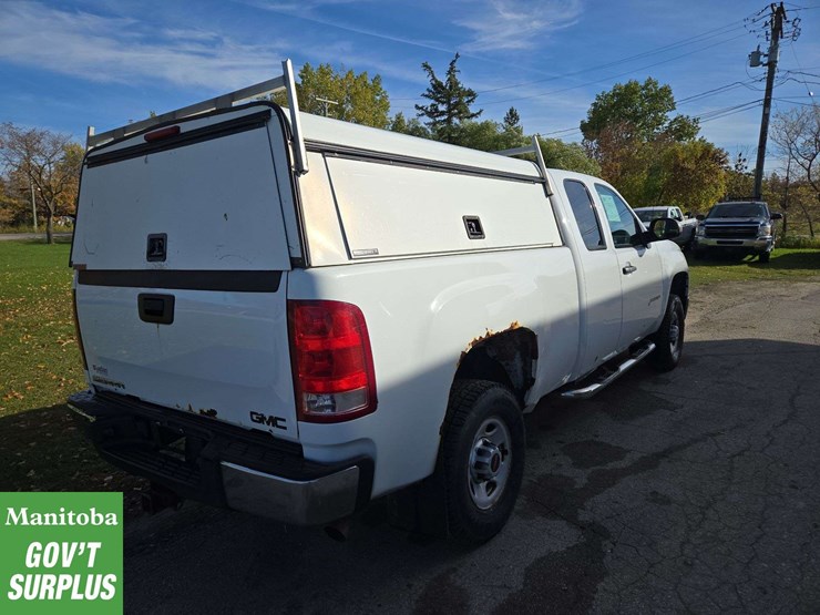 2010-gmc-sierra-2500hd-image-4