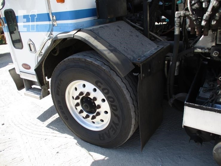 2010-peterbilt-320-image-29