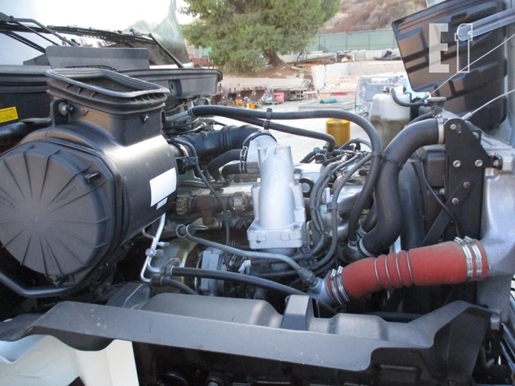 2012-hino-268-image-5