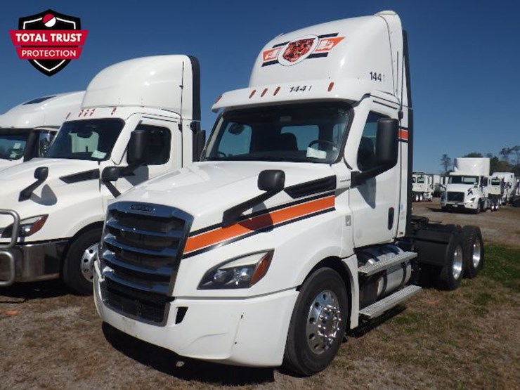 2021-freightliner-cascadia-126-image-1