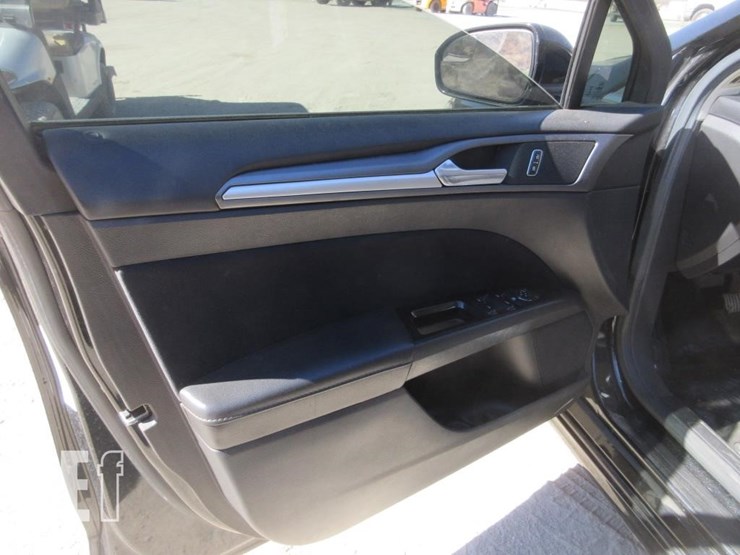2015-ford-fusion-image-11