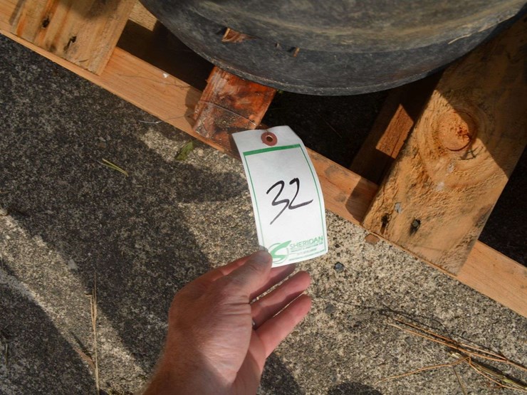 pallet-of-gauge-wheels-image-4