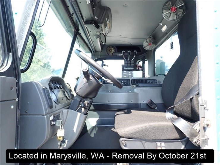 2016-peterbilt-320-image-16