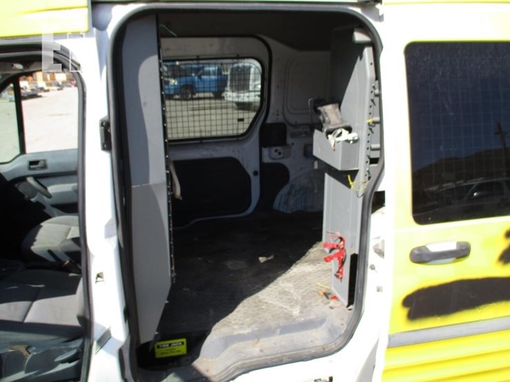 2010-ford-transit-image-8
