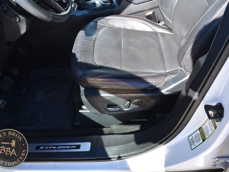 2018-ford-explorer-image-23