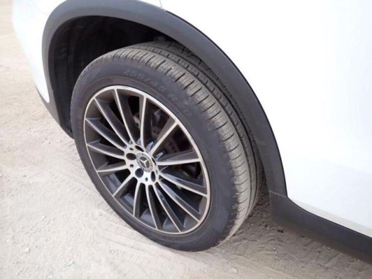 2018-mercedes-benz-glc300-image-50
