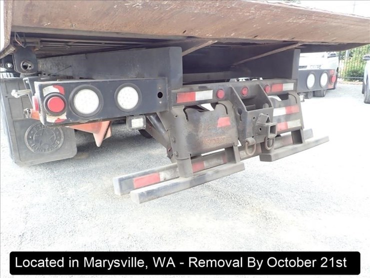 2003-peterbilt-330-image-2