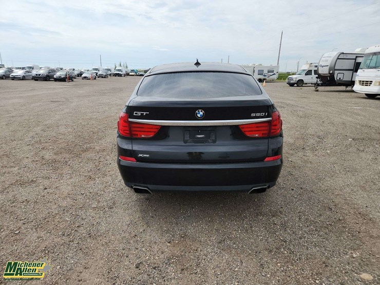 2013-bmw-5-series-550i-gt-xdrive-4dr-sedan-image-6