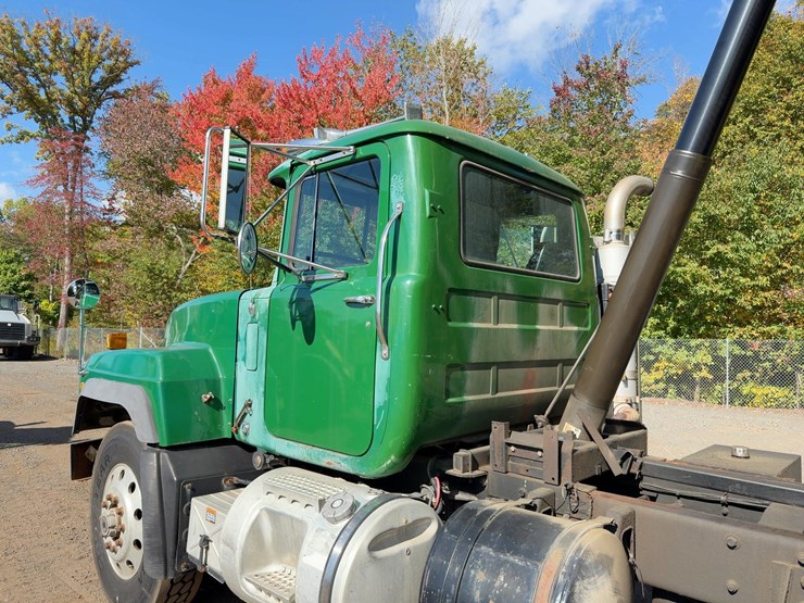 1996-mack-rd688s-image-14
