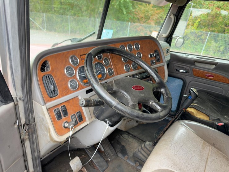 2008-peterbilt-367-image-32