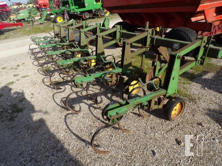 john-deere-825-image-1