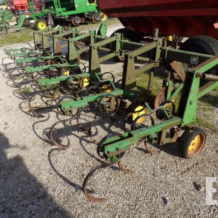 JOHN DEERE 825