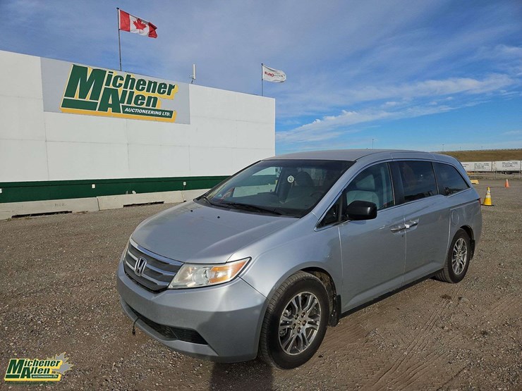 2013-honda-odyssey-image-1