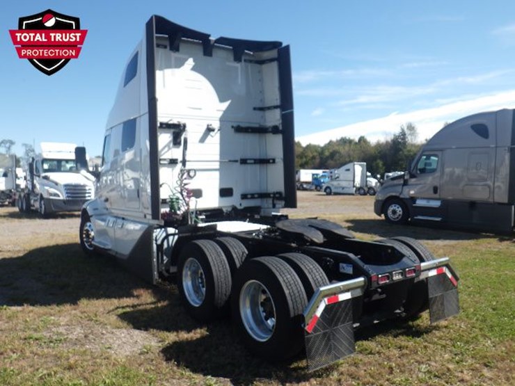 2025-volvo-vnl860-image-13