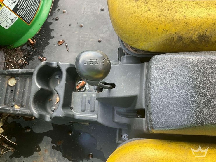 2022-john-deere-gator-image-13