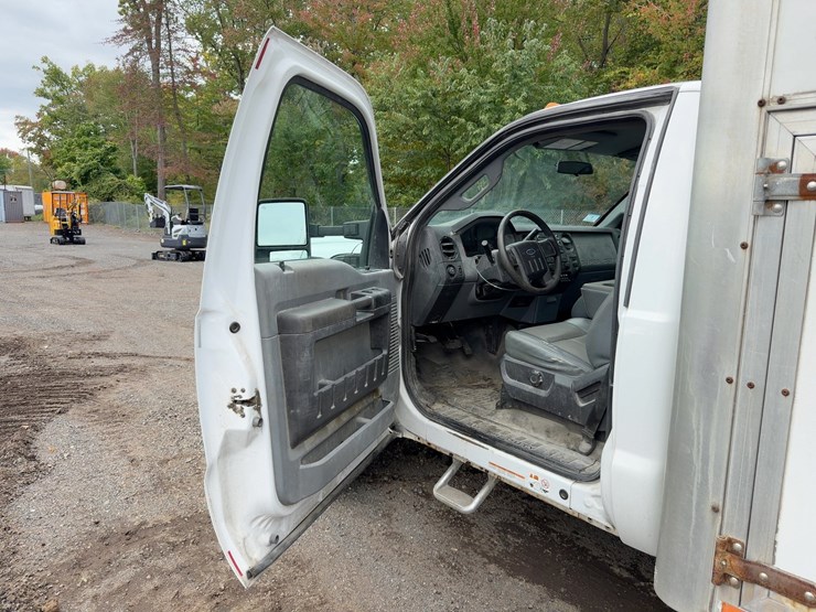 2016-ford-f550-xl-image-22