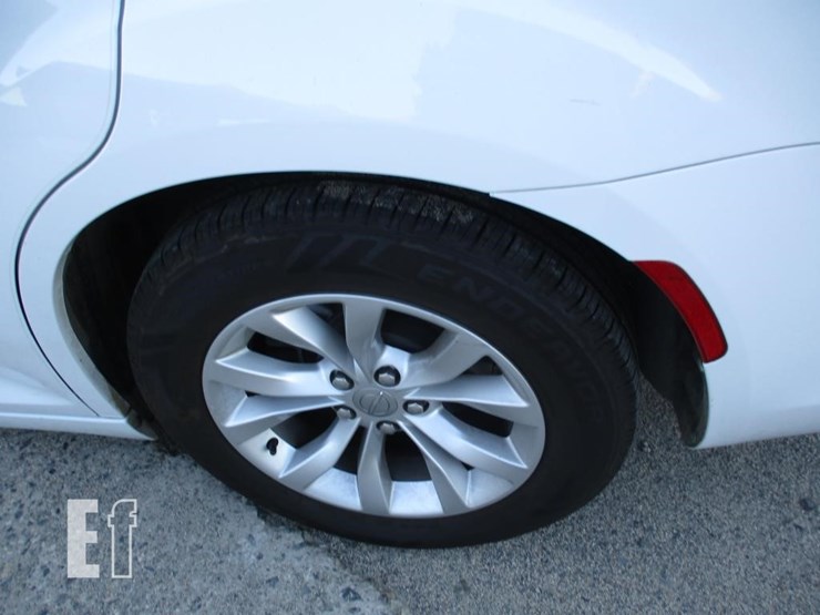 2021-chrysler-300-image-14