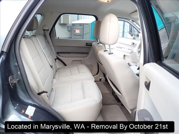 2010-ford-escape-image-23