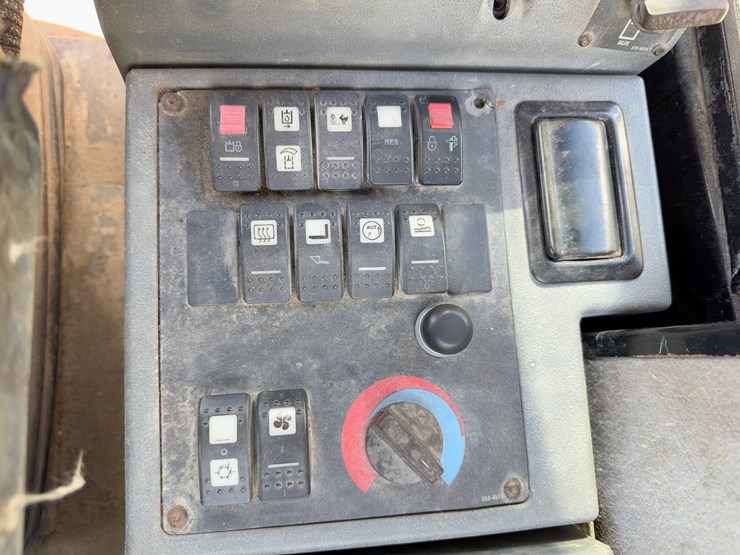 2010-caterpillar-930h-image-25