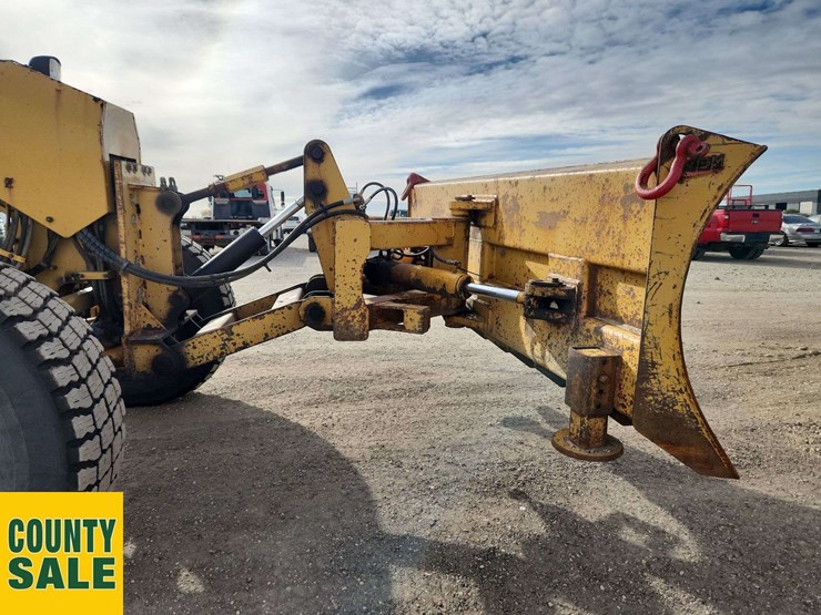 2015-caterpillar-140m-image-50