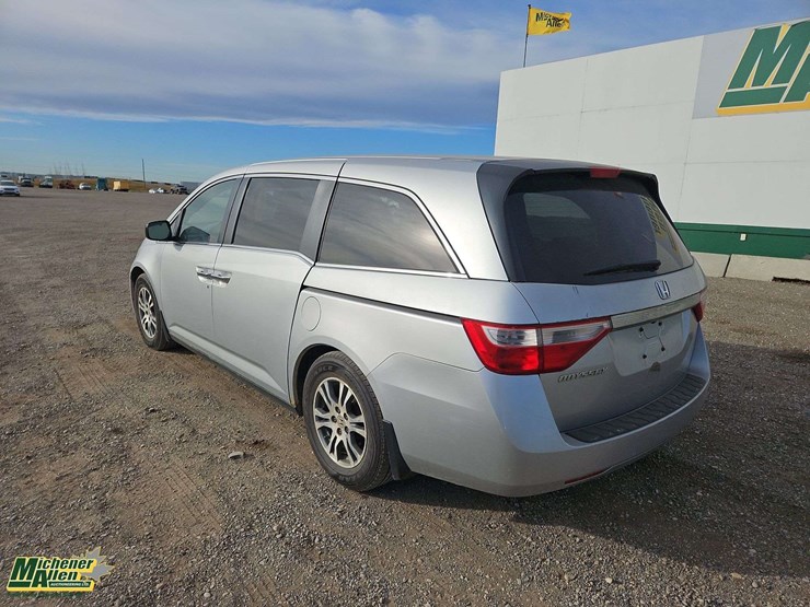 2013-honda-odyssey-image-3