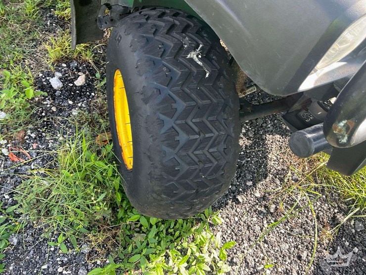 2022-john-deere-gator-image-14