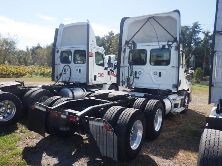 2021-freightliner-cascadia-116-image-8