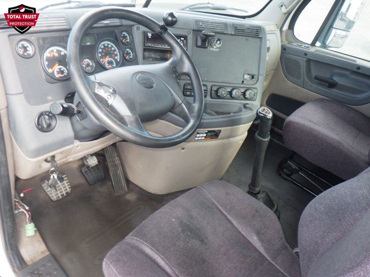 2020-freightliner-cascadia-125-image-11