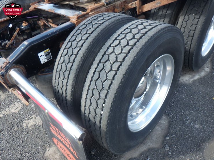 2019-peterbilt-389-image-7