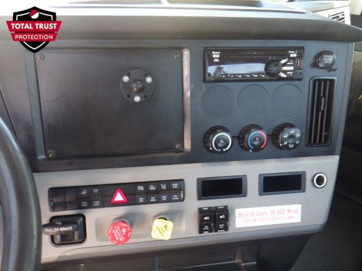 2022-freightliner-cascadia-126-image-17