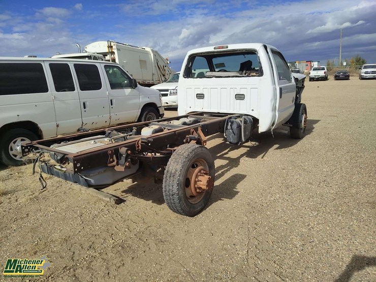 2011-ford-f550-image-3